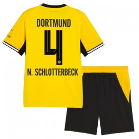 Borussia Dortmund N. Schlotterbeck 4 Lasten Kotipelipaita 2026-27 Lyhythihainen (+ shortsit)