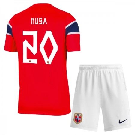 Norja Nusa 20 Lasten Kotipelipaita Mm-Kisat 2026 Lyhythihainen (+ shortsit) Norja Nusa 20 Lasten Kotipelipaita Mm-Kisat 2026 Lyhythihainen (+ shortsit)