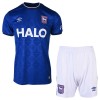 Ipswich Town Lasten Kotipelipaita 2026-27 Lyhythihainen (+ shortsit) Ipswich Town Lasten Kotipelipaita 2026-27 Lyhythihainen (+ shortsit)