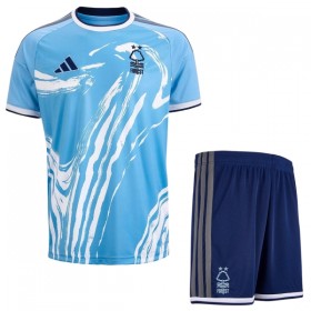 Nottingham Forest Lasten Kolmaspelipaita 2026-27 Lyhythihainen (+ shortsit)