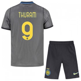 Inter Milan Thuram 9 Lasten Kolmaspelipaita 2026-27 Lyhythihainen (+ shortsit)