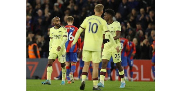 Arsenal tappio antaa Manchester United uuden mahdollisuuden neljän parhaan joukkoon