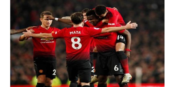 Manchester United pelaajat suorittavat lunastuksen