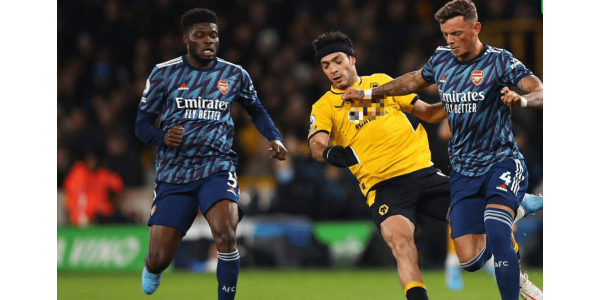 Arsenal voittaa samalla ennätyksiä