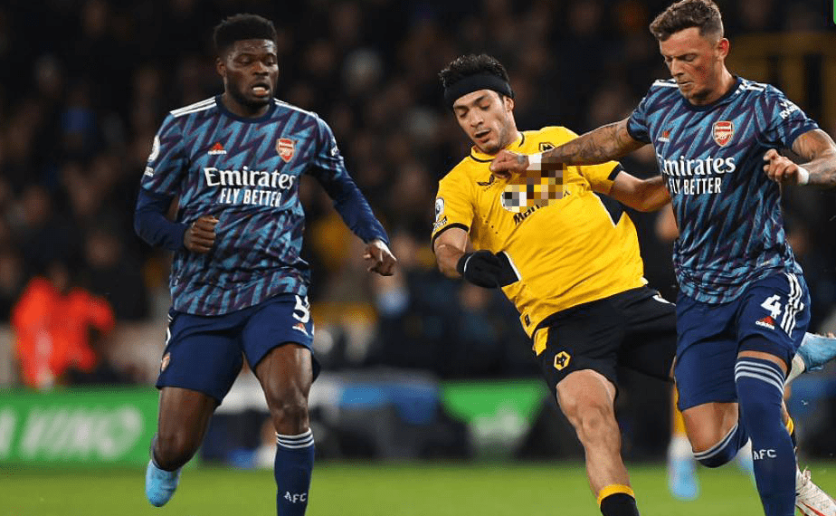 Arsenal voittaa samalla ennätyksiä